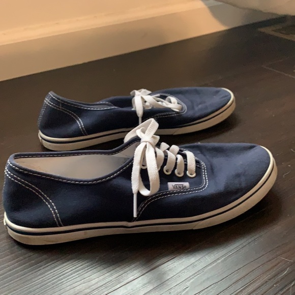 Vans - Picture 2 of 6